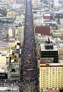 30,000-100,000 in Hollywood (Los Angeles), California