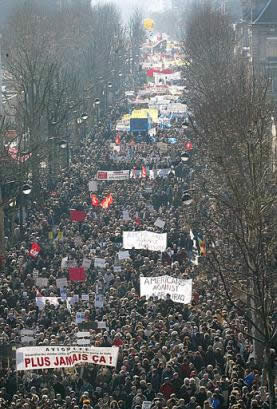 400,000 in Paris, France